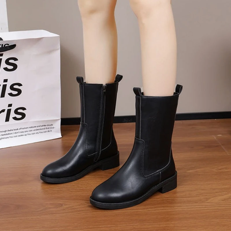 جولة تو جلد السيدات منتصف العجل أحذية الخريف الشتاء كعب متوسط المرأة نصف أحذية عالية ديمي الموسم Y2k القوطية الأحذية بيع