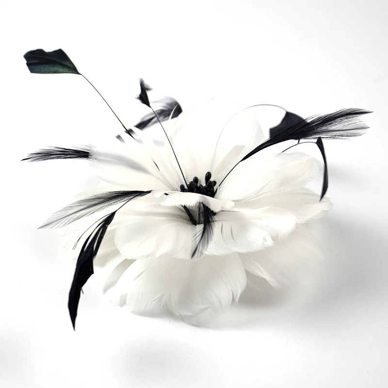 Handgefertigte Federblumen-Brosche Schwarz Weiß Elegante Flauschige Hochzeits-Haaraccessoires für Frauen DIY Handwerk Corsage-Anstecknadel Party