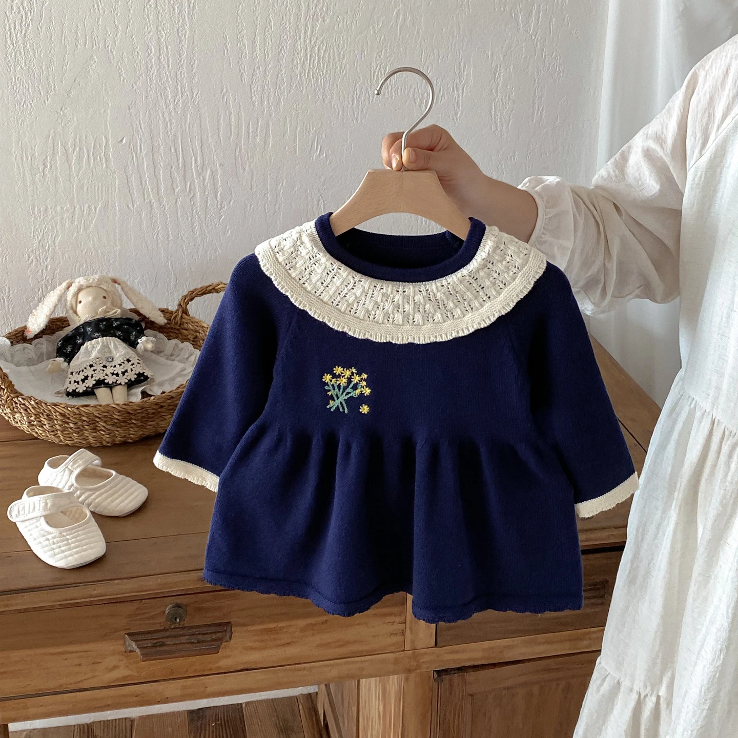 Autumn New Girls Dresses Embroidery Girls Knit Dress  Ruffle Collar Navy Sweater Dress Kids Outfit