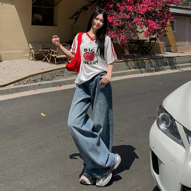 

American Vintage High Waist Relaxed Straight Leg Blue Denim Trousers with Washed Effect