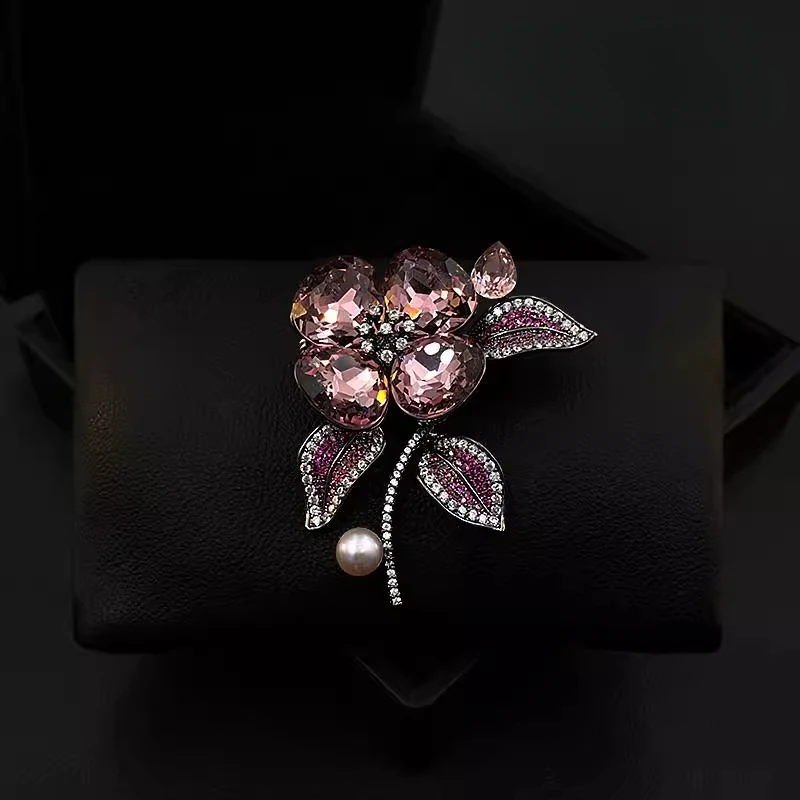 

Retro Purple Clover Flower Brooch for Women Suit Trendy Leaf Lapel Pins Clothing Accessories Pearl Rhinestone Jewelry Gifts 5873