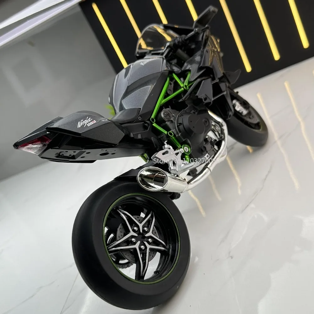 

Модель мотоцикла Kawasaki H2R из сплава в подарочной коробке, 1/9