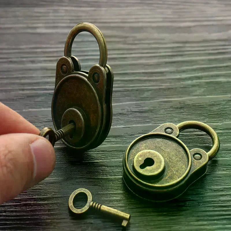Chinese Vintage Padlock Old Style Lock Notebook Luggage Belt Antique Bronze Plated Padlock With Key Suitcase Locks Hardware Hot