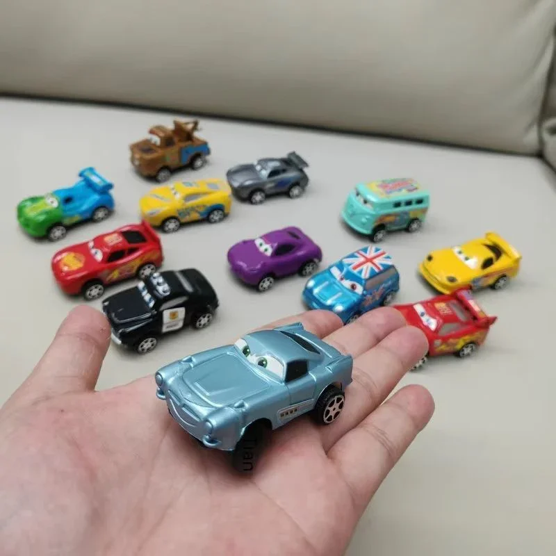 HEISS! 12 Teile/satz Geschenk Box Disney Pixar Auto Zurück Kraft Lightning Mcqueen Jackson Storm Mater Modell Auto Spielzeug Weihnachten Geschenk für Kinder
