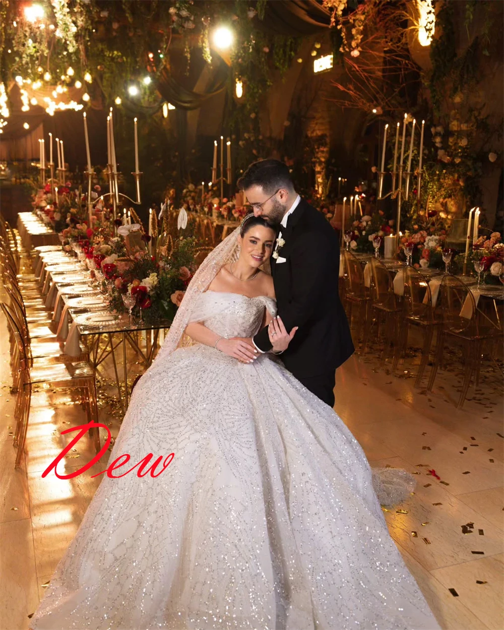 تخصيص جودة عالية الأبيض اورجانزا أثواب الزفاف بسيطة حمالة قبالة الكتف فستان الزفاف قطار مصلى فستان مفتوح الظهر