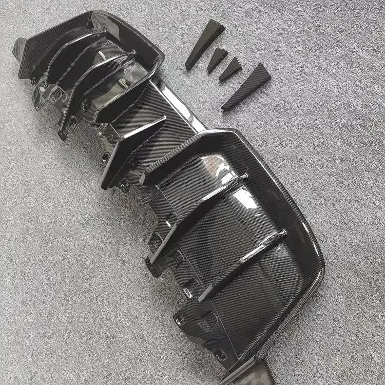Suitable for Lamborghini Huracan EVO Upgraded Carbon Fiber Rear Diffuser Small Surround Body Kit Rear Lip