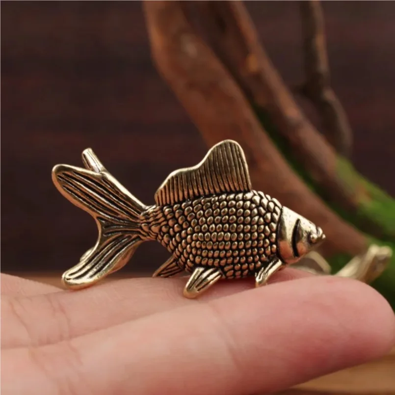 Cute Vintage Brass Goldfish Statue Ancient Lifelike Goldfish Figurines Elegant Exquisite Lucky Charm Animal Sculpture