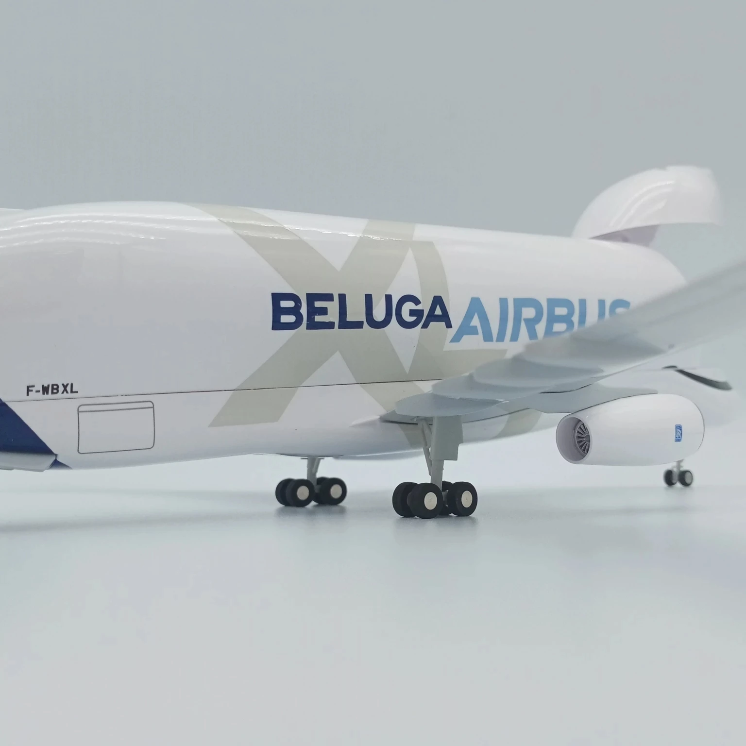 Imagem -04 - Máquina de Transporte Beluga Airlines com Base Avião Alloy Exibição Colecionável Coleção Modelo 1:150 Airbus A330st