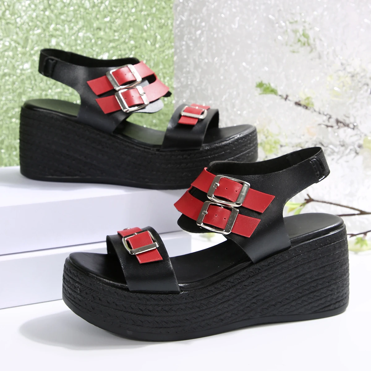 صنادل صيفية أنيقة برأس مستدير مثيرة كاجوال بكعب عريض عصرية الأكثر مبيعًا صنادل نسائية جديدة مريحة بمقاسات كبيرة في الهواء الطلق