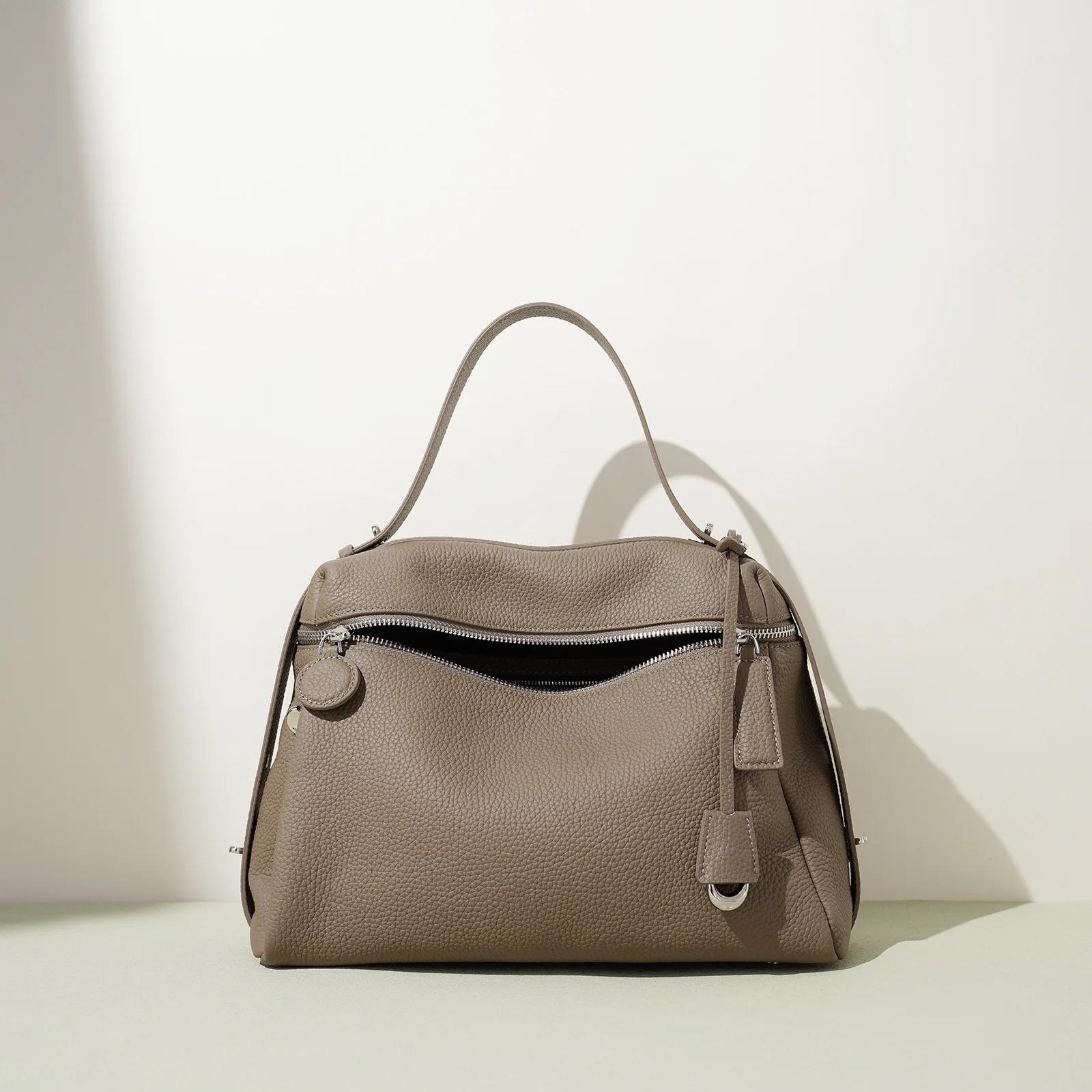 

2026 new style women's handbag, soft leather single-shoulder bag, simple and versatile mom bag, large-capacity crossbody bag