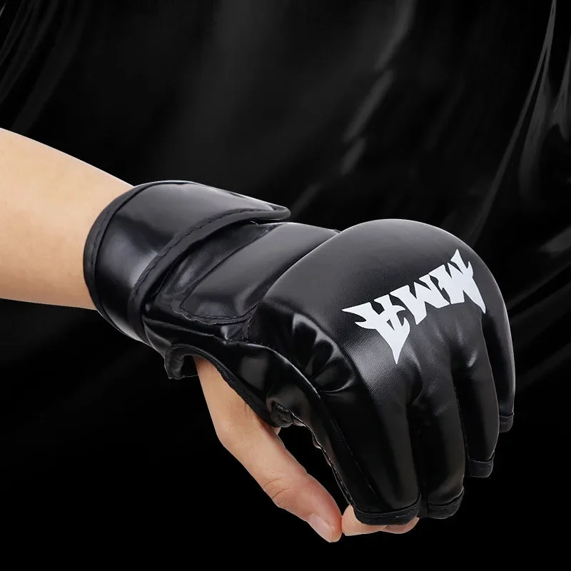 قفازات ملاكمة نصف إصبع للرجال والنساء PU كاراتيه الملاكمة التايلاندية Guantes De Boxeo Free Fight MMA Sanda معدات تدريب الكبار
