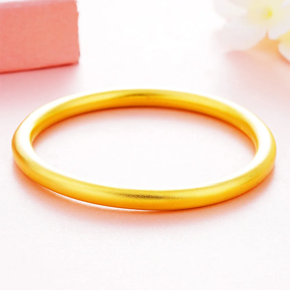 

Brass Plated Women Bracelet Inner Diameter 60mm Sandblasting Wristband Ancient Design Lightweight Gold Bracelet Color Difference