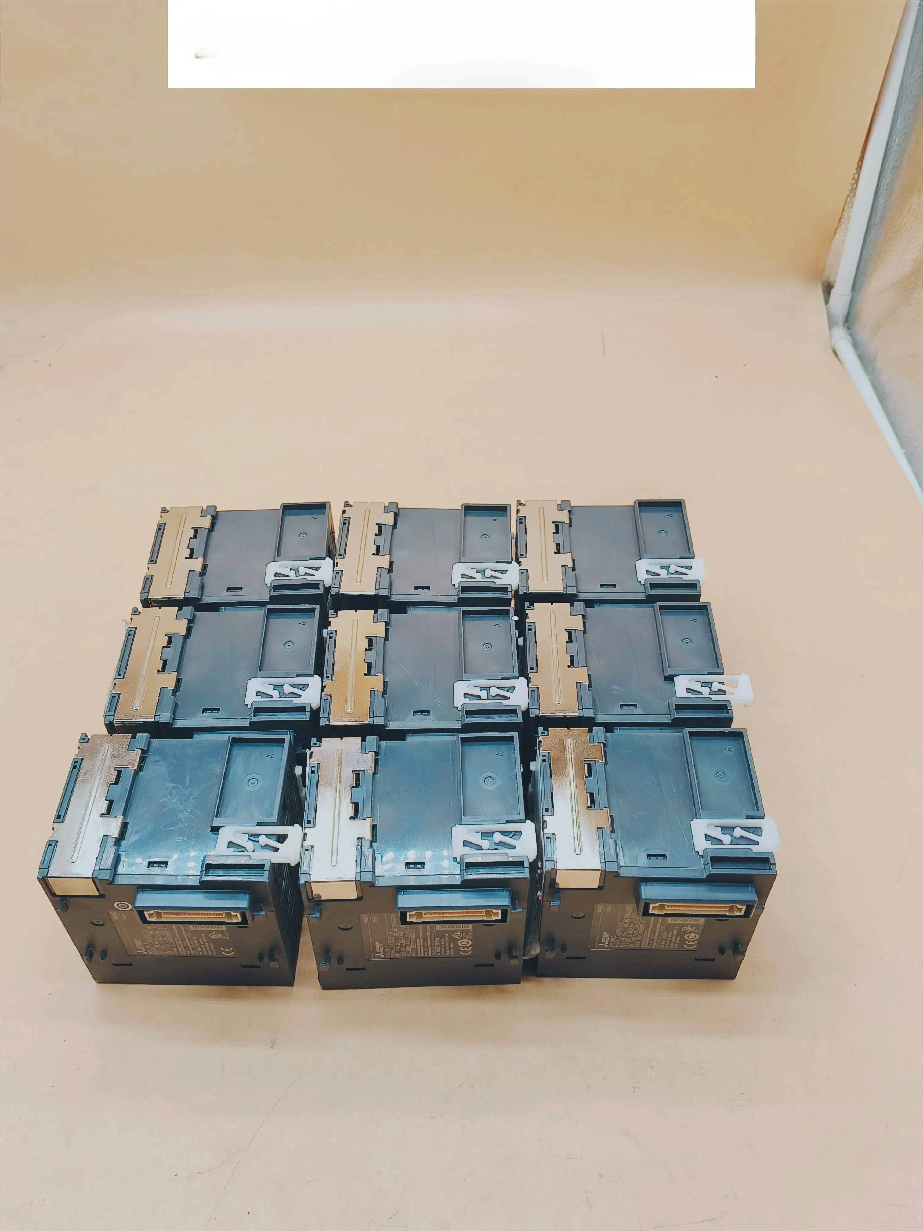 Controlador PLC de coluna L L L02CPU-CM 90% novo