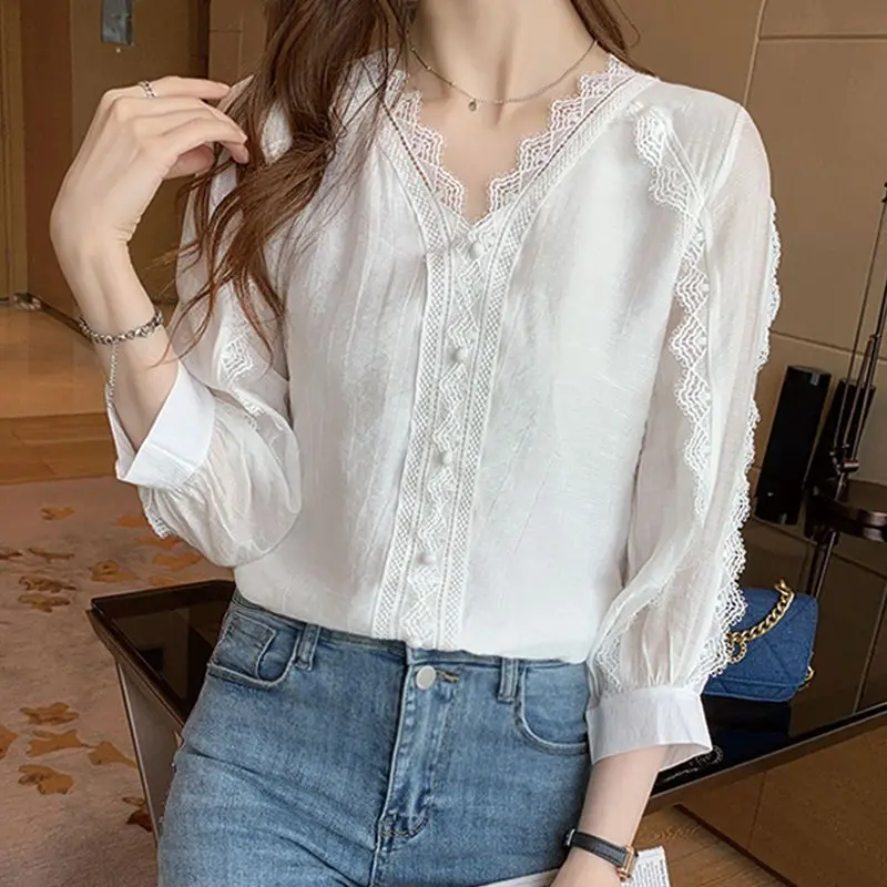 Retro Korean Chic Sweet Lace Patchwork V Neck White Shirts Female Casual Simple Three Quarter Sleeve Tops Blouses for Women 2023