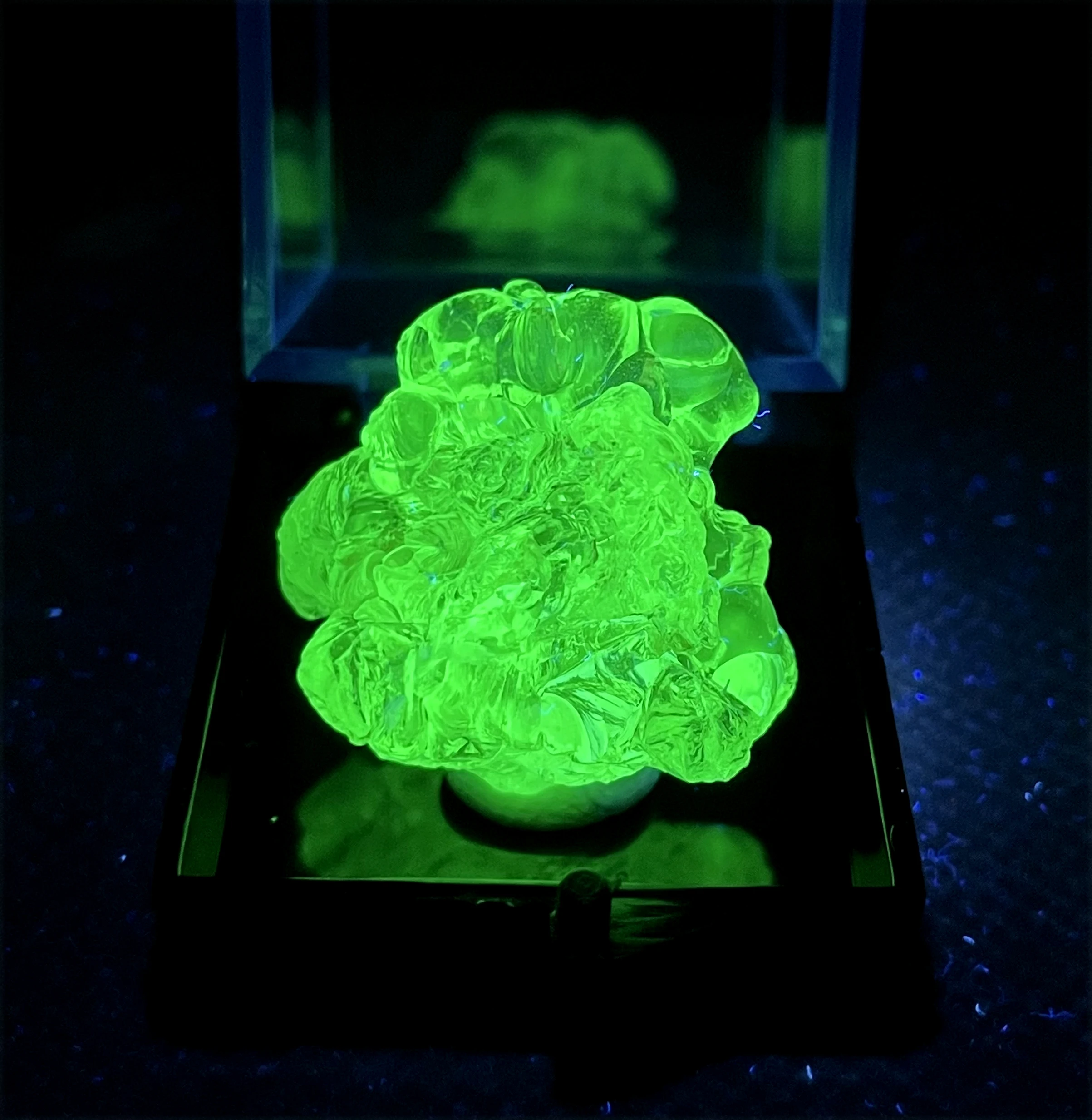 Best ! 100% natural Mexico Green Fluorescence Hyalite (Glass Opal) mineral specimen quartz + box size 3.4cm