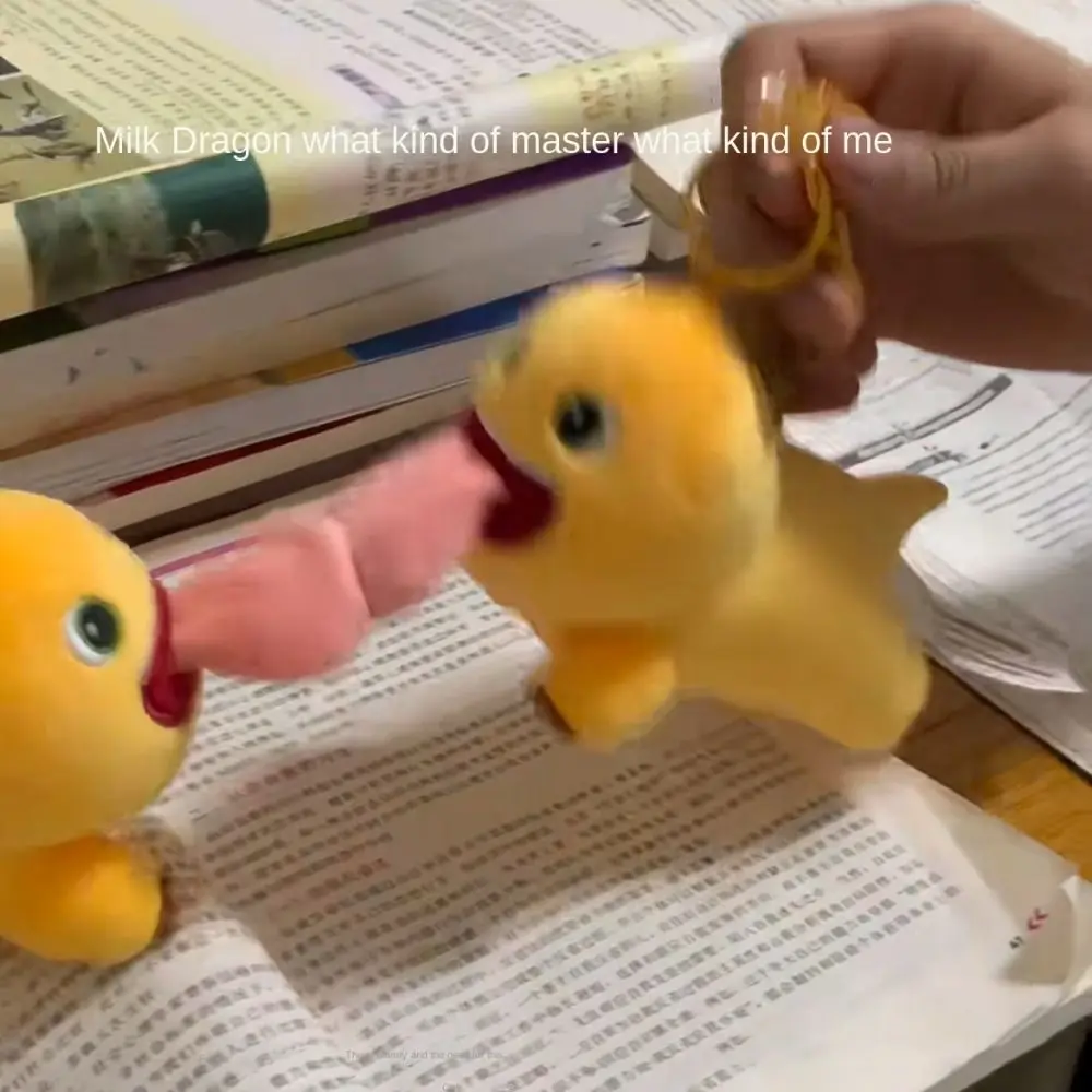 Simpatico ciondolo magnetico in peluche con drago di latte con lingua grande, cartone animato, drago di latte, bambola di peluche, portachiavi in peluche, portachiavi con drago di latte che si bacia