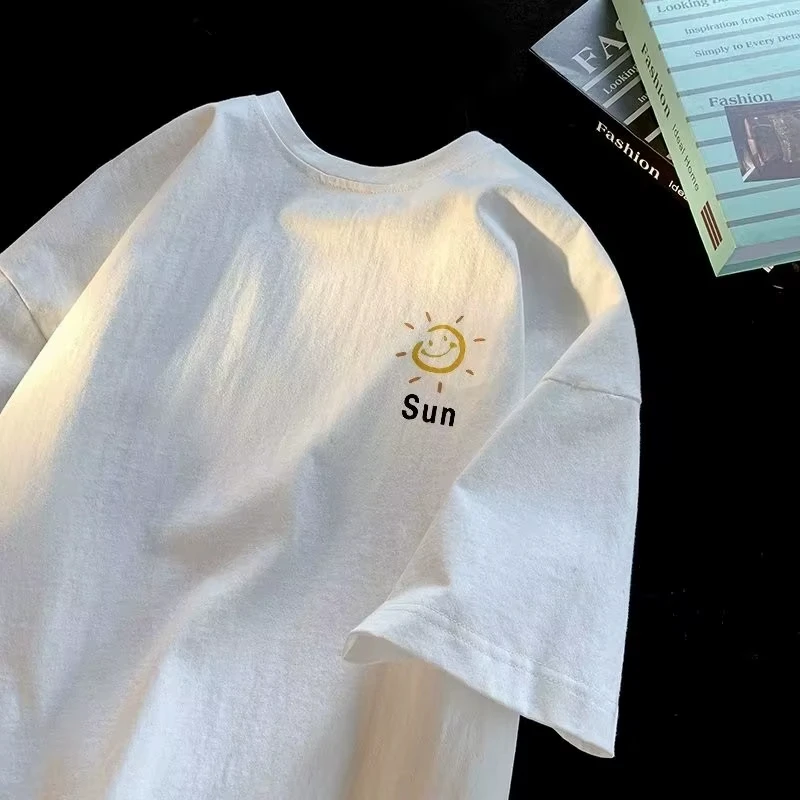 Men Oversized Korean Fashion Loose American Vintage Little Sun Logo Print Round Neck Versatile Trend Couple Outfit Breathable.