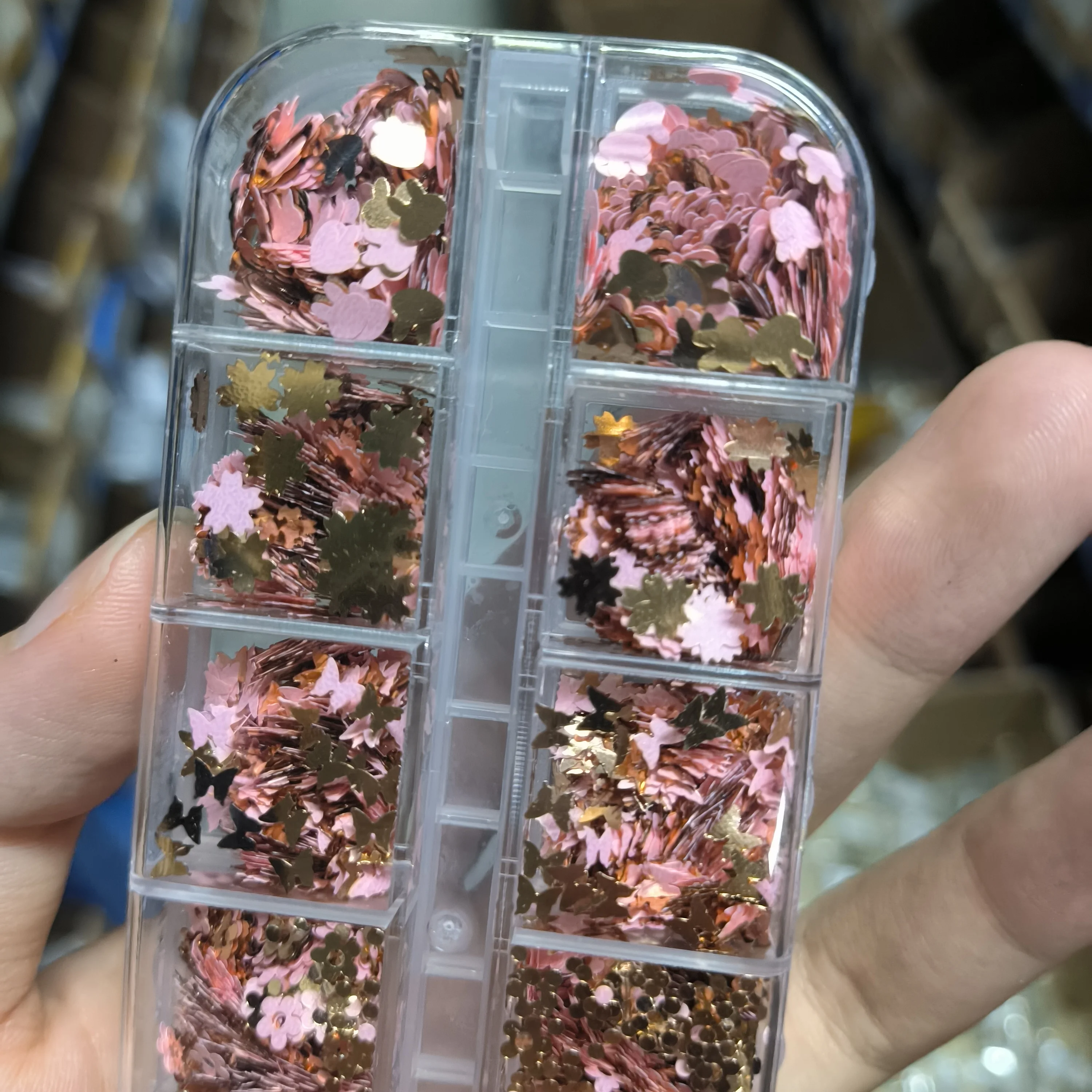 กลิตเตอร์ตกแต่งเล็บ 12 ช่อง 3 มิติ สีชมพูและสีทอง ลายหัวใจ ผีเสื้อ ดอกซากุระ สำหรับตกแต่งเล็บ คริสต์มาส DIY