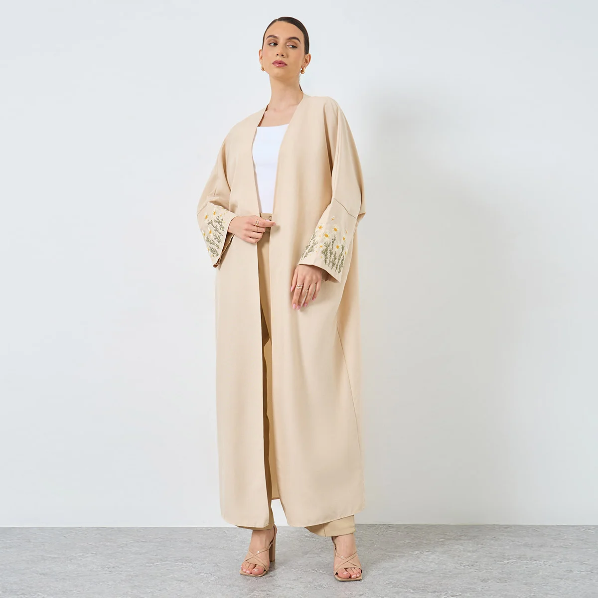 عباية أنيقة للنساء المسلمات في الشرق الأوسط بأكمام طويلة ومطرزة بالزهور عبايات إسلامية فساتين ماكسي قفطان عربي جلباب