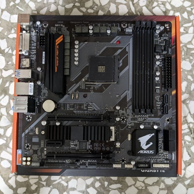 Imagem -02 - Placa-mãe Gigabyte-b450 Aorus m Usado Amd Ryzen Am4 Micro Atx Guarda Térmica M.2 Hdmi Dvi Usb 3.1 Gen Ddr4 Placa-mãe