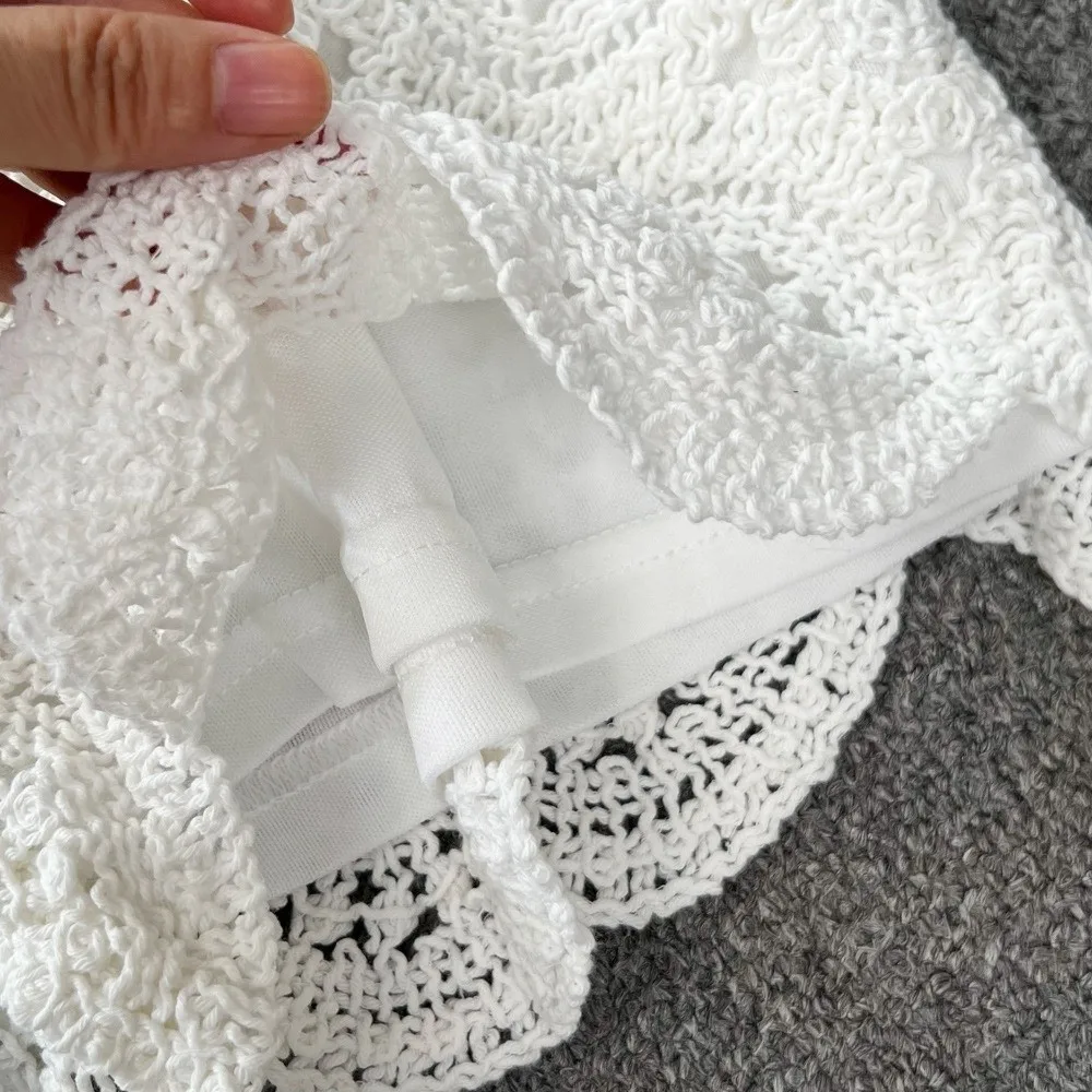 Neues Polyester-Strandoutfit: Hochtailliertes, gestricktes Neckholder-Top mit weitem Bein und kurzer Hose für den Urlaub am Meer – perfekt für Fotoshootings – Detail 3