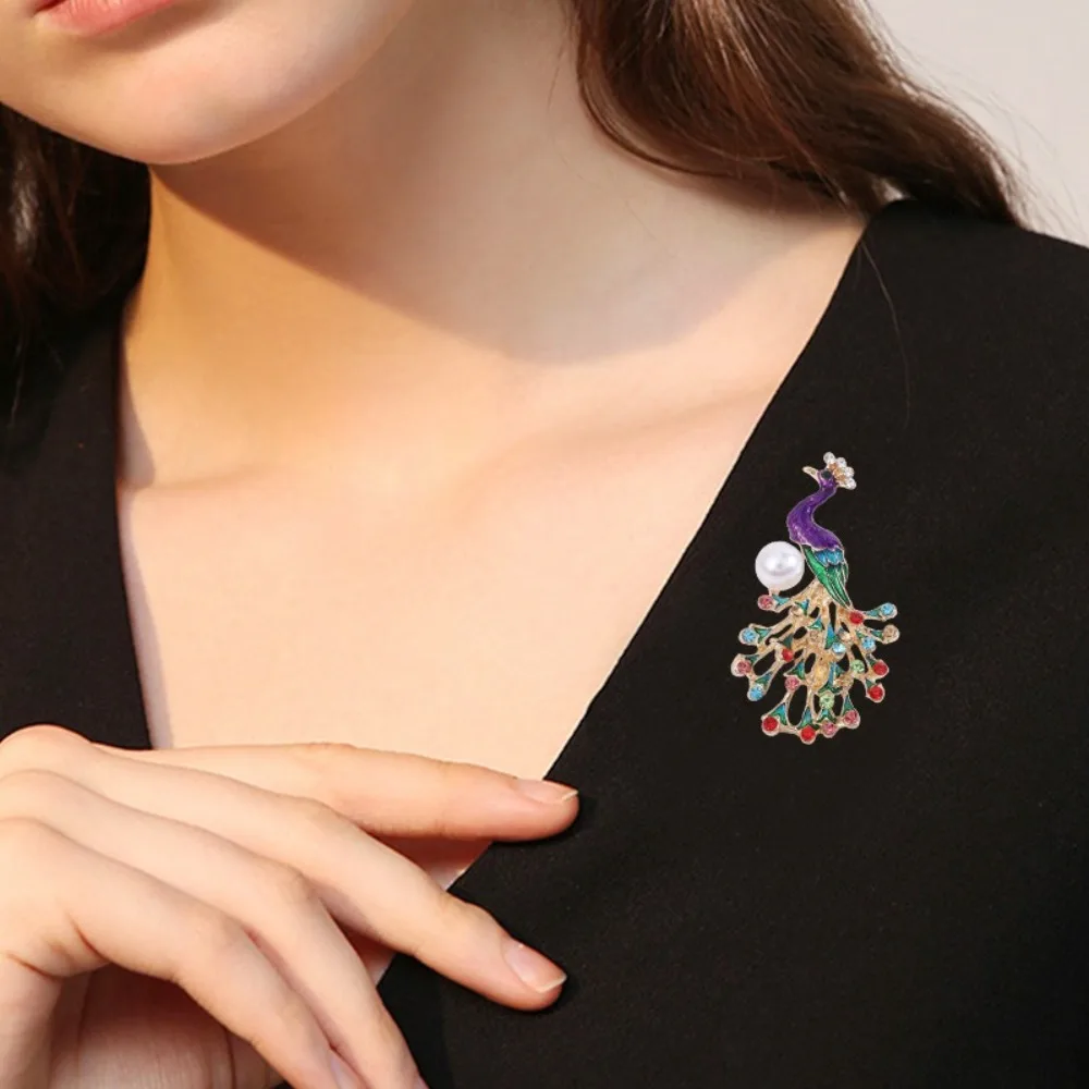 Vintage Ethnic Style Peacock Brooch for Women Enamel Inlaid Diamonds Animal Chest Flower Drip Oil Rhinestone Brooch Accessory view 3