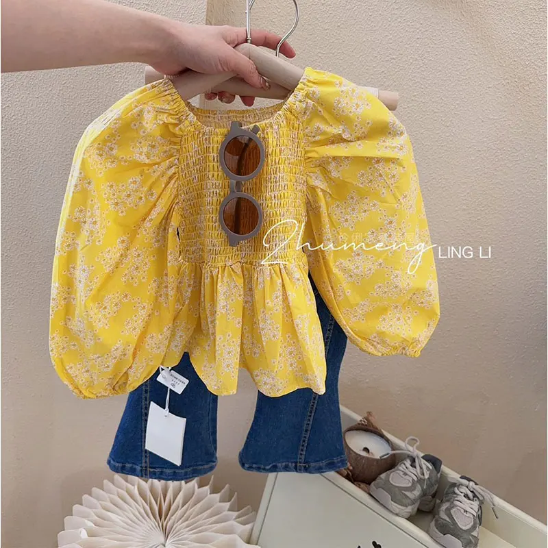 Set per bambini primaverili camicia floreale gialla con maniche a bolle per ragazza Top + Jeans 2 pezzi pantaloni in Denim per bambini