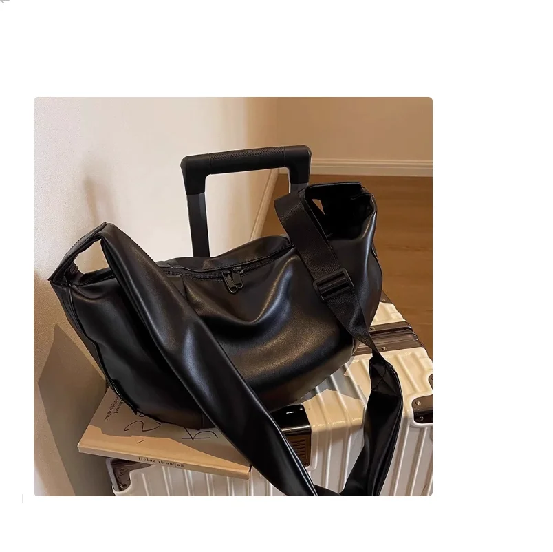 Leather wide shoulder strap large capacity dumpling bag for women 2026 new style, designed by a high-end designer, luxurious and