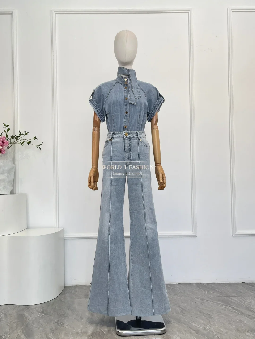 بلوزة بشريط بأكمام قصيرة من قماش الدنيم الأزرق الأنيق الجديد لعام 2025 ومجموعة سراويل من الدنيم الأزرق #2