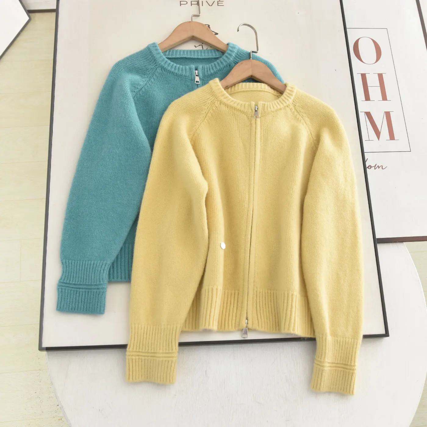 

Корейский однотонный вязаный кардиган на молнии, осень 2025, новая модная коллекция, простой, стройнящий, женский, теплый, с длинными рукавами, круглый вырез