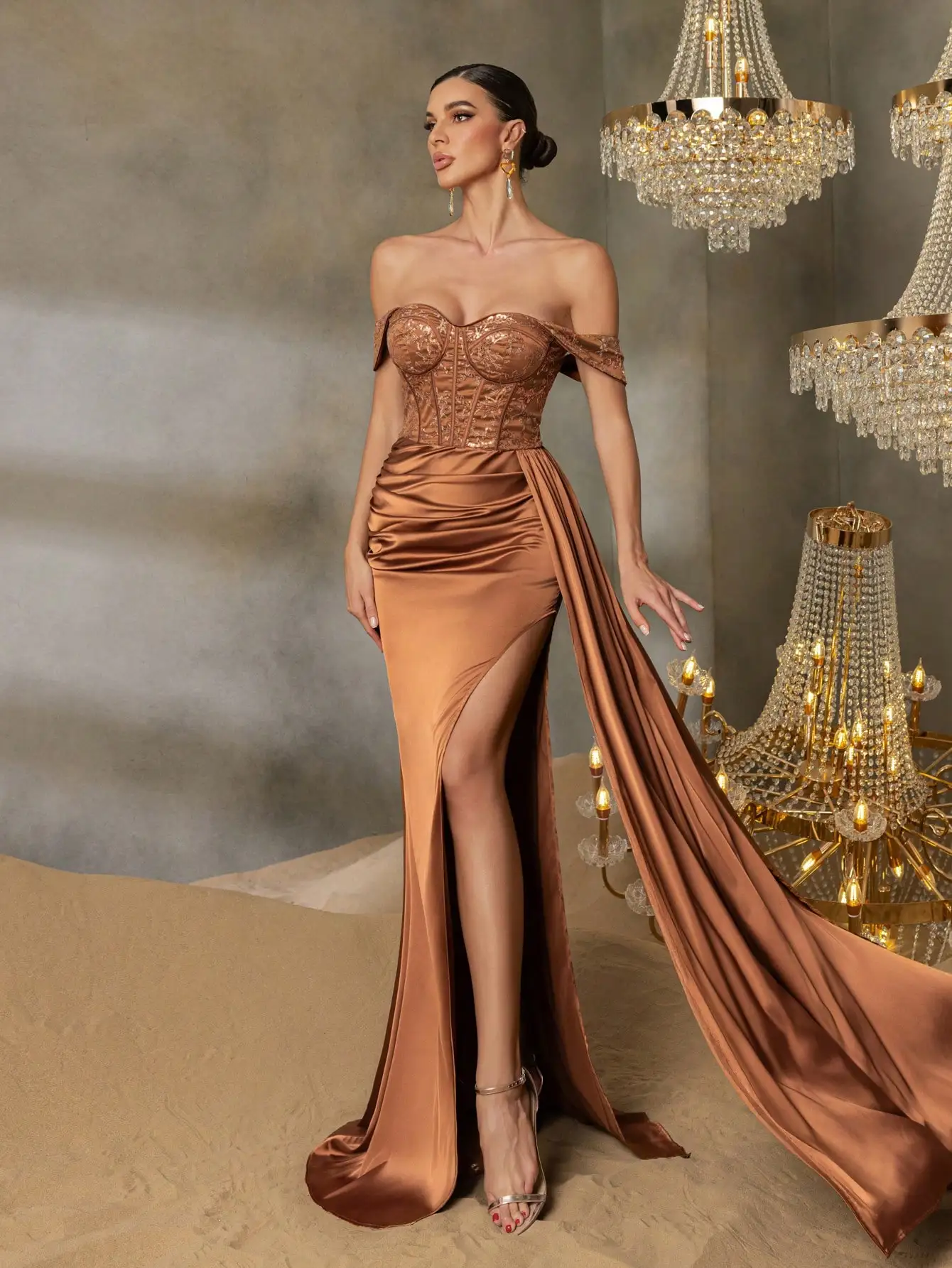 오프숄더 스팽글 보디스와 대비되는 새틴 밑단의 정장 드레스