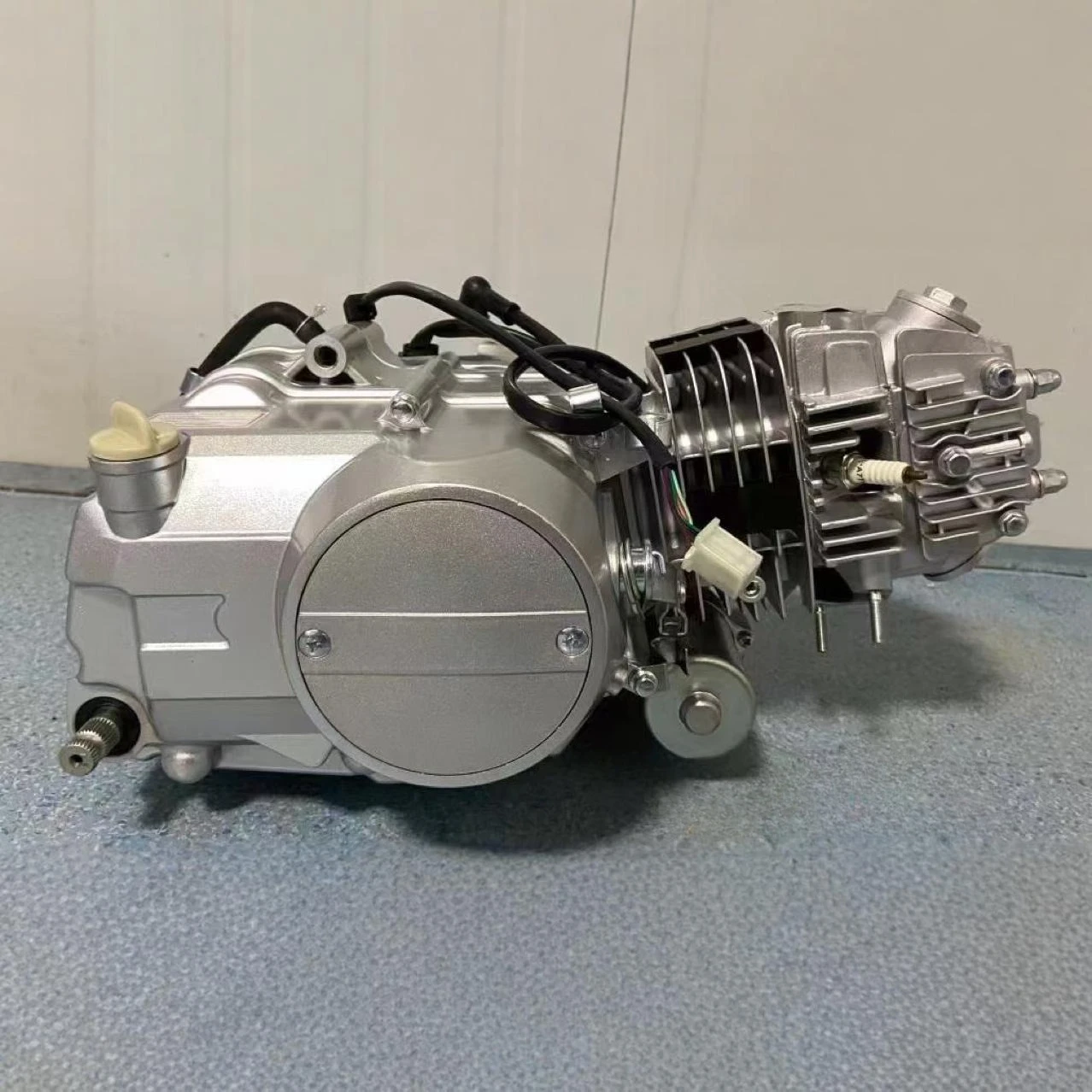 

Underlying electric start C large cover manual clutch engine