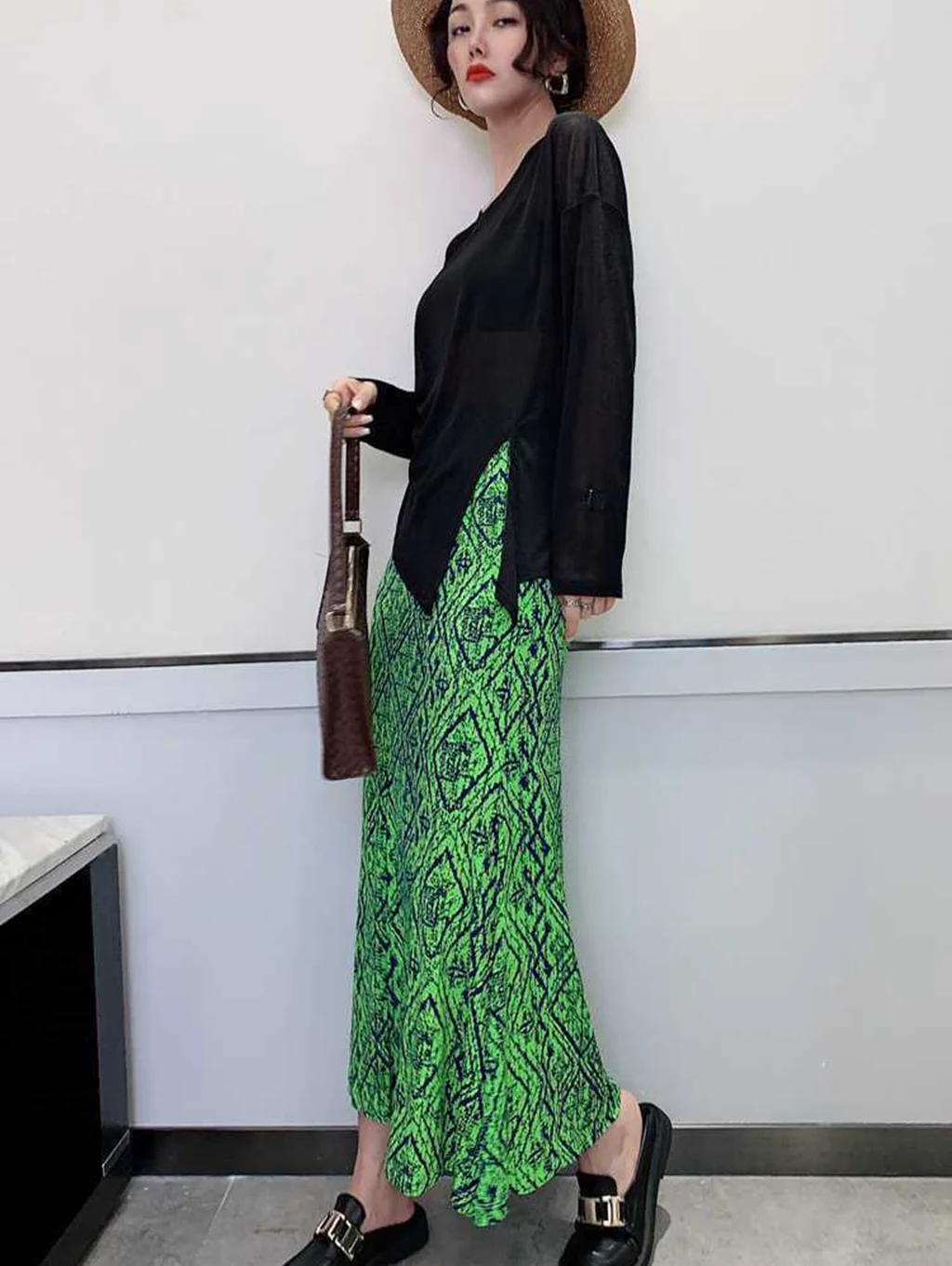 European Style Women's Two Piece Outfit Black Split Top & Green Geometric Print Skirt Set