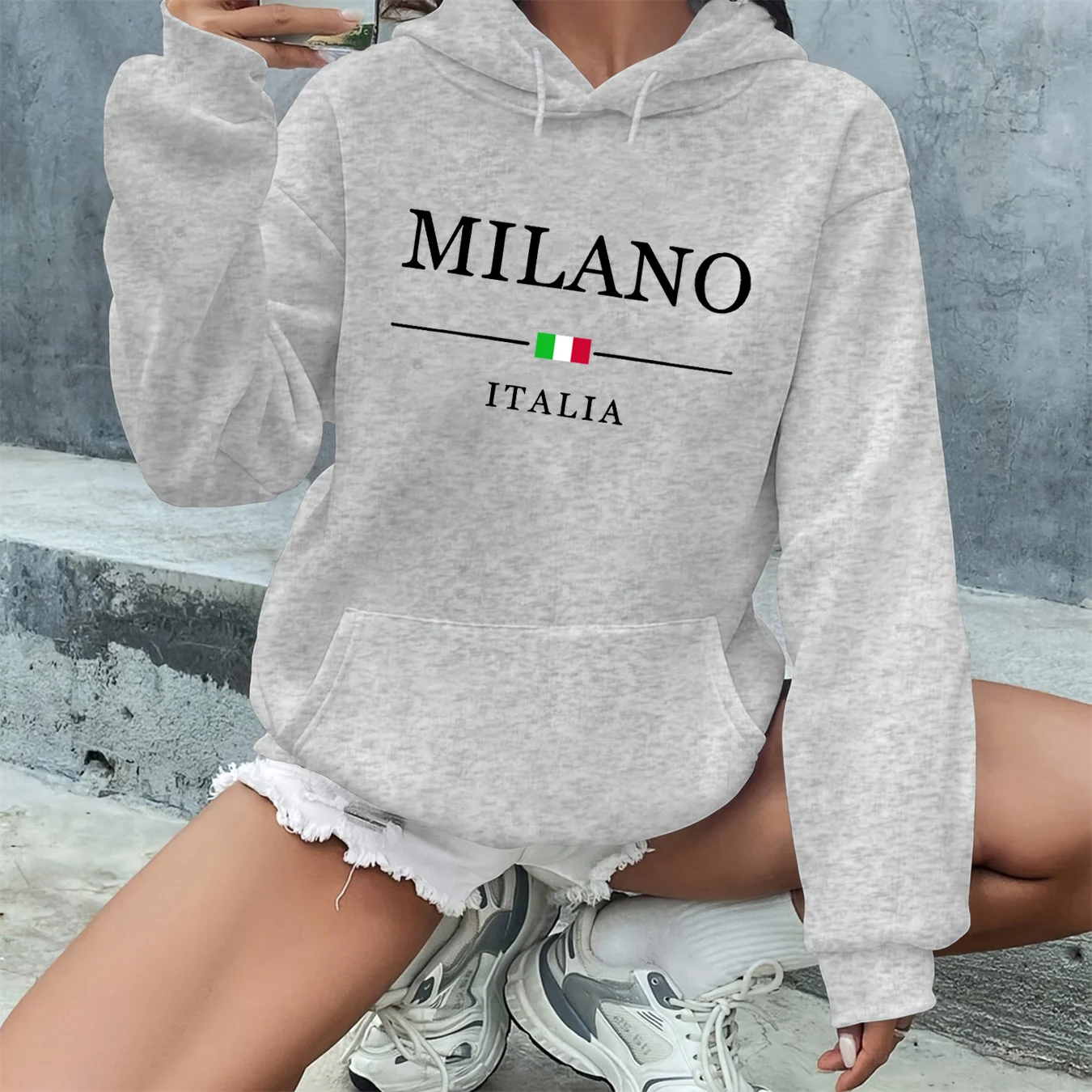 Pullover con cappuccio con coulisse a maniche lunghe con collo rotondo stampato modello MILANO ITALIA allentato casual moda autunno e inverno da donna