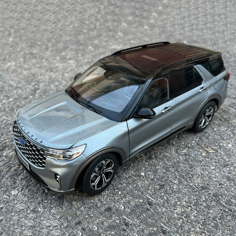 

Литая сувенирная Коллекция игрушек Ford EXPLORER 6-го поколения 1:18 из сплава