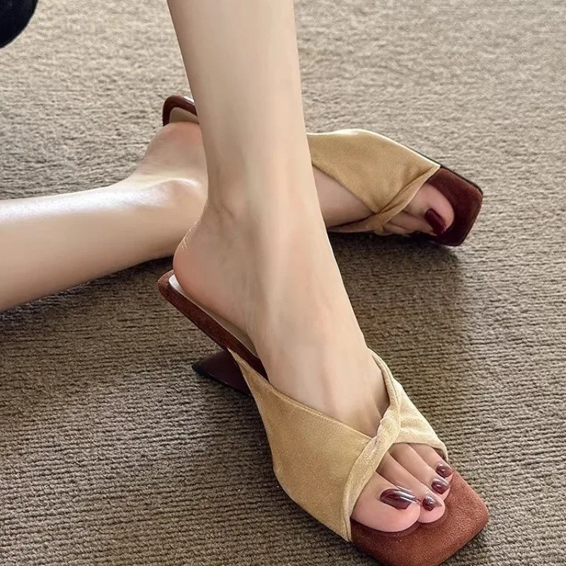 

Thick-heeled high-heeled flip-flops for women, suitable for outdoor wear, summer 2026, elegant high-heeled slip-on wedges