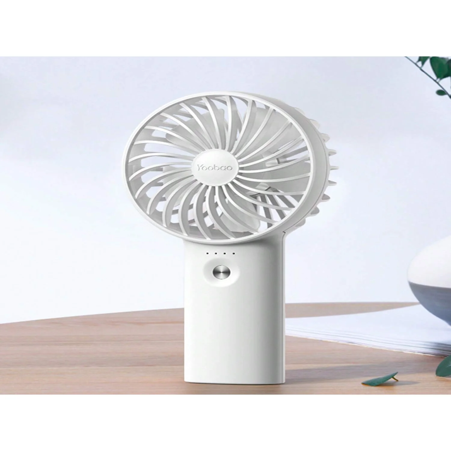 مروحة صغيرة محمولة بقدرة 3000 مللي أمبير في الساعة، مروحة محمولة قوية، تصميم لطيف، مروحة مكتب صغيرة شخصية 3 سرعات مع قاعدة، USB مكياج خفيف الوزن
