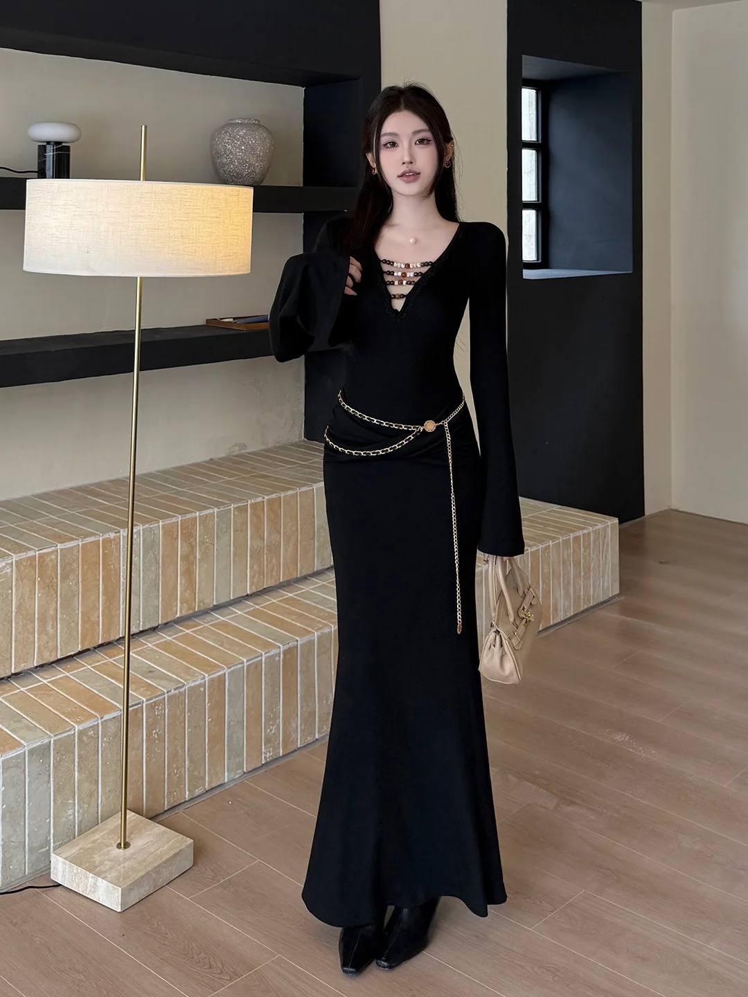 Robe de soirée noire élégante pour femmes, col en v, perlée, découpée, moulante, jupe sirène, coupe cintrée, longue, une pièce, automne