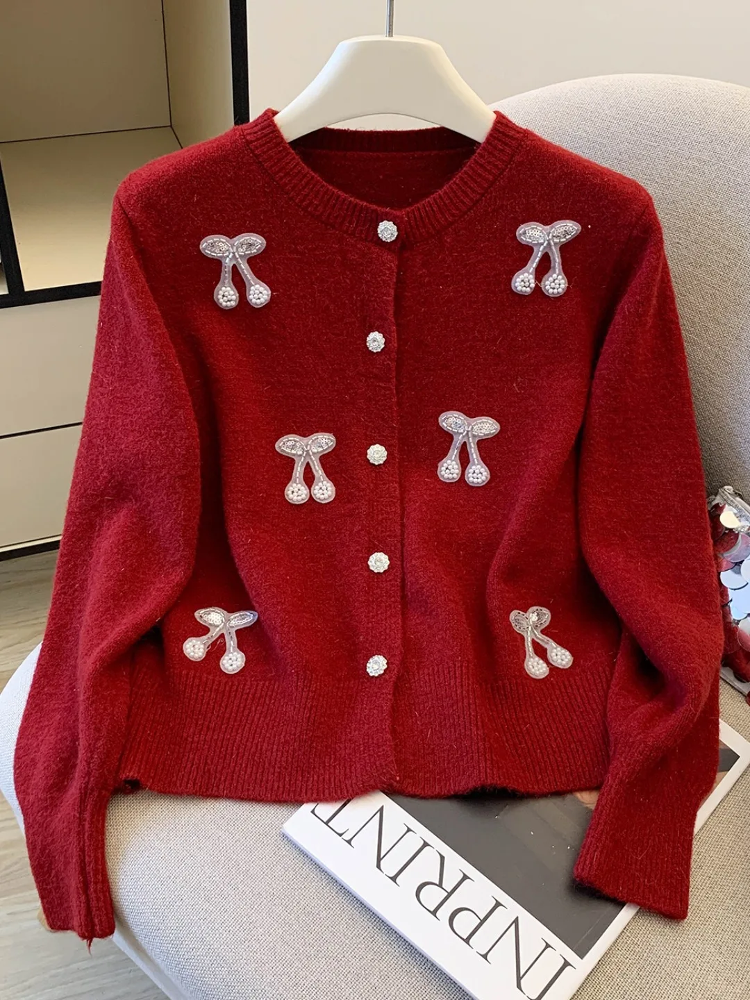 

Вишнево-красный вязаный свитер, пальто, женский свободный крой, осень-зима, новый самосохраняющийся корейский вариант, украшение на пуговицах