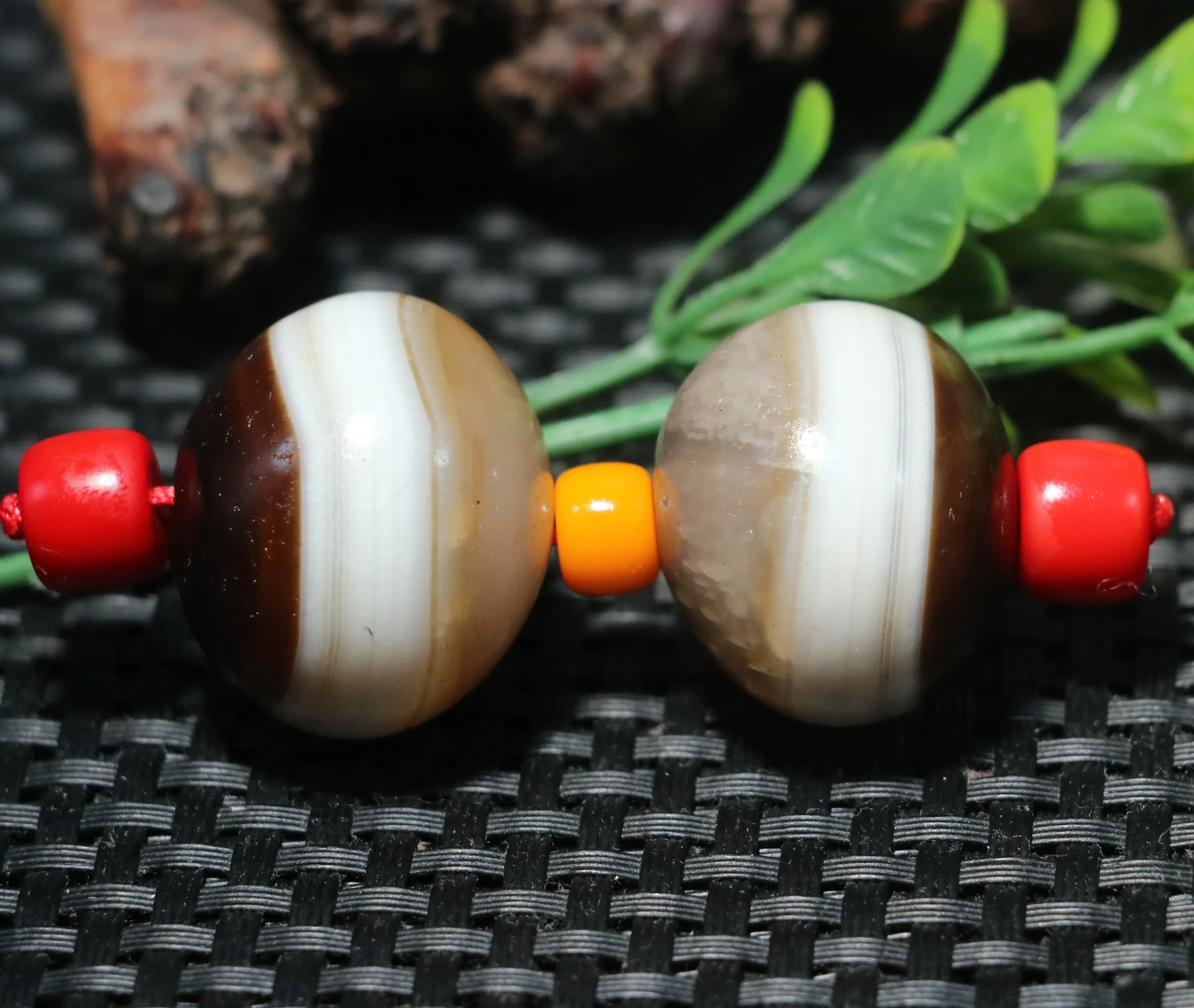 A Pair of Tibetan Old Agate Natural Wide Silkworm Lines Abacus Rich dzi Bead Lsk Talisman