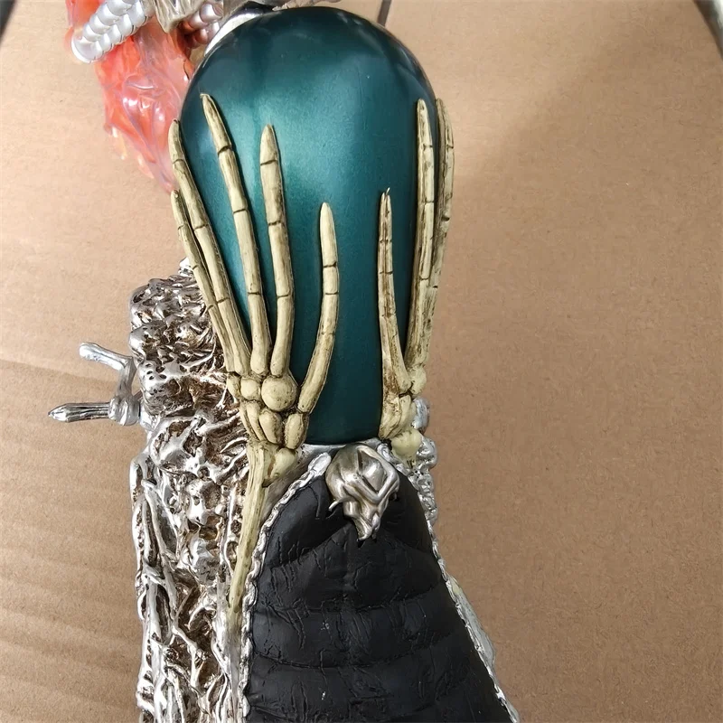 Ghost Rider mit Motorrad Figur zum 85. Jubiläum, Leuchtende Flammen-Effekt Glühende Motorrad-Sammlerfigur Modell Spielzeug 38CM – Detail 9