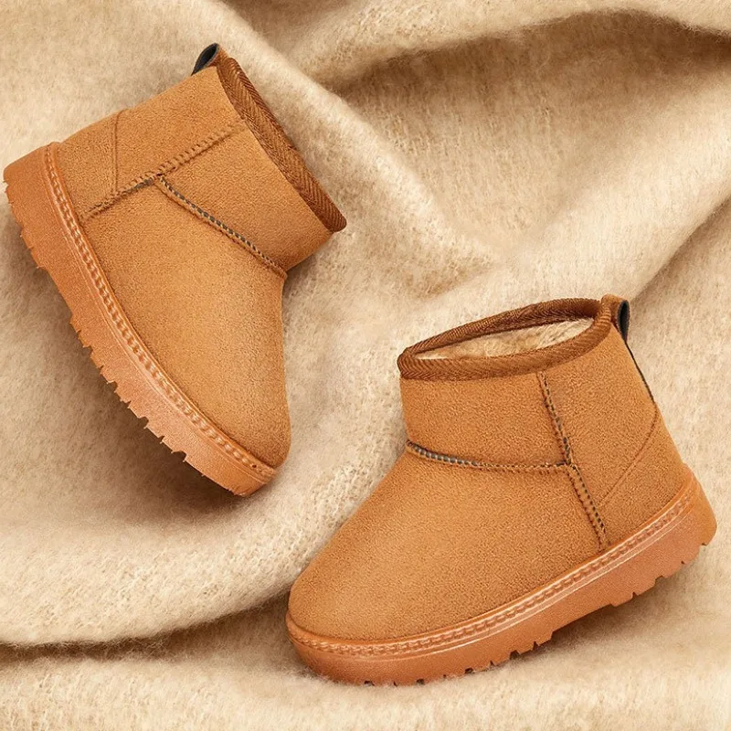 

Детские зимние сапоги, новинка 2025 года, корейская версия, детские плюшевые хлопковые ботинки на плоской подошве, простые повседневные модные ботинки для девочек, универсальные короткие сапоги