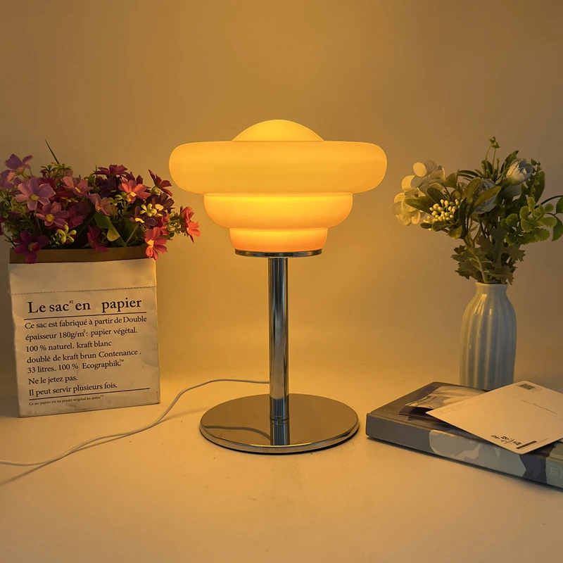 Lampu Meja UFO Biru Klein Gaya Dopamine Dress-Up, Lampu Seni Vintage Bauhaus, Lampu Ambient Gaya I untuk Kamar Tidur