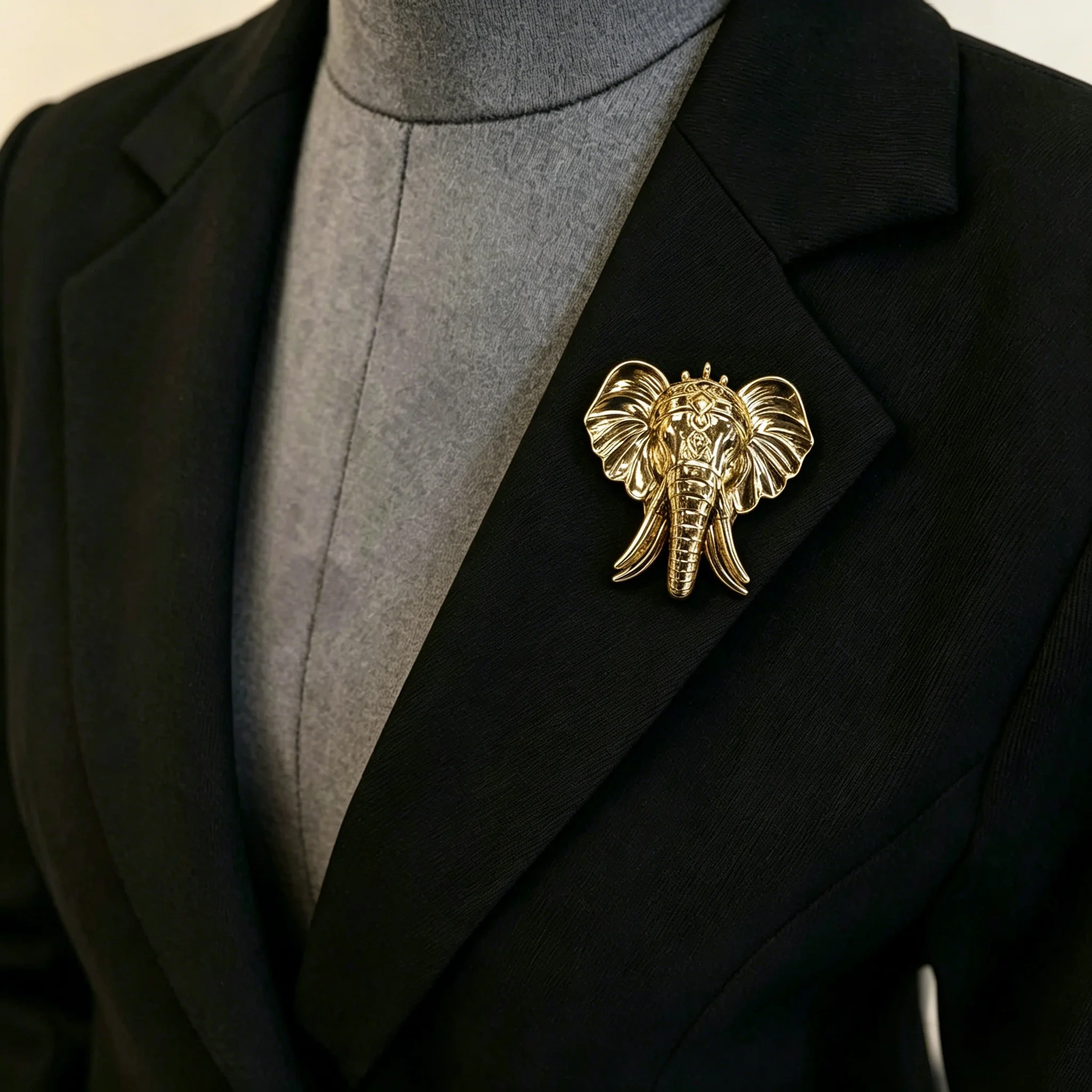 Essh&Pule Vintage Gold Brooch Charm Dangle Novelty Tea Elephant Sewing Lapel Pin Suit Scarf Unisex Retro Fashion Jewelry Gift