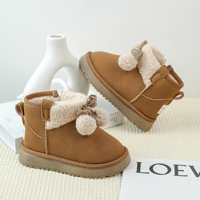 

Сапоги принцессы для девочек, замшевые теплые детские полусапожки с боковой молнией, новинка зимы 2025, детские ботильоны с милыми бантиками и круглым носком, мягкие