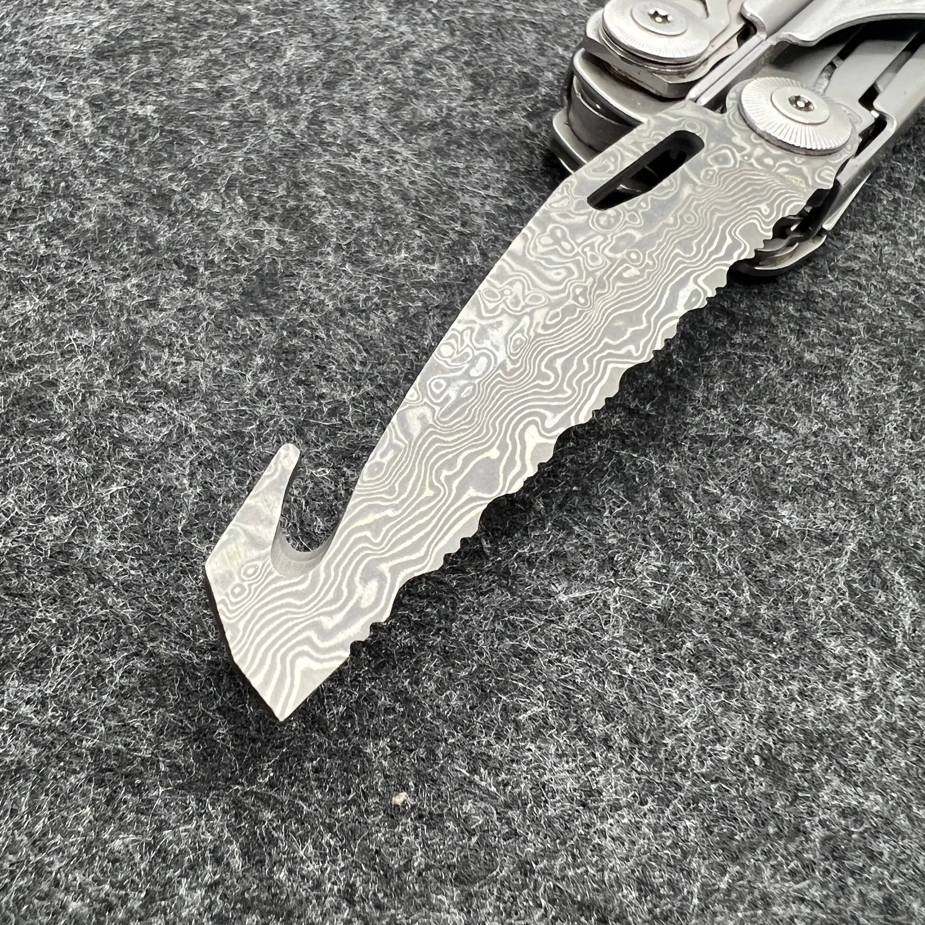 1 Pcs Replaceable VG10 Damascus sandwich steel Blade For Leatherman Surge Serrated Knife Part DIY Accessories