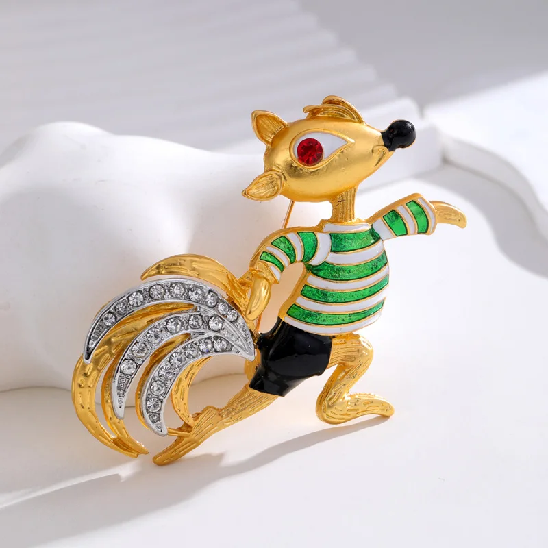 Funny Green Striped T Shirt Running Squirrel Brooches For Unisex Fashion Zircon Enamel Pins Jewelry Party Office Accessory Gifts