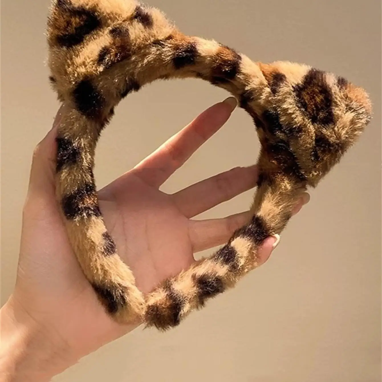 Cute leopard-print cat ear plush headband for women\'s face  in winter special facial mask hair pressing hair hair accessories