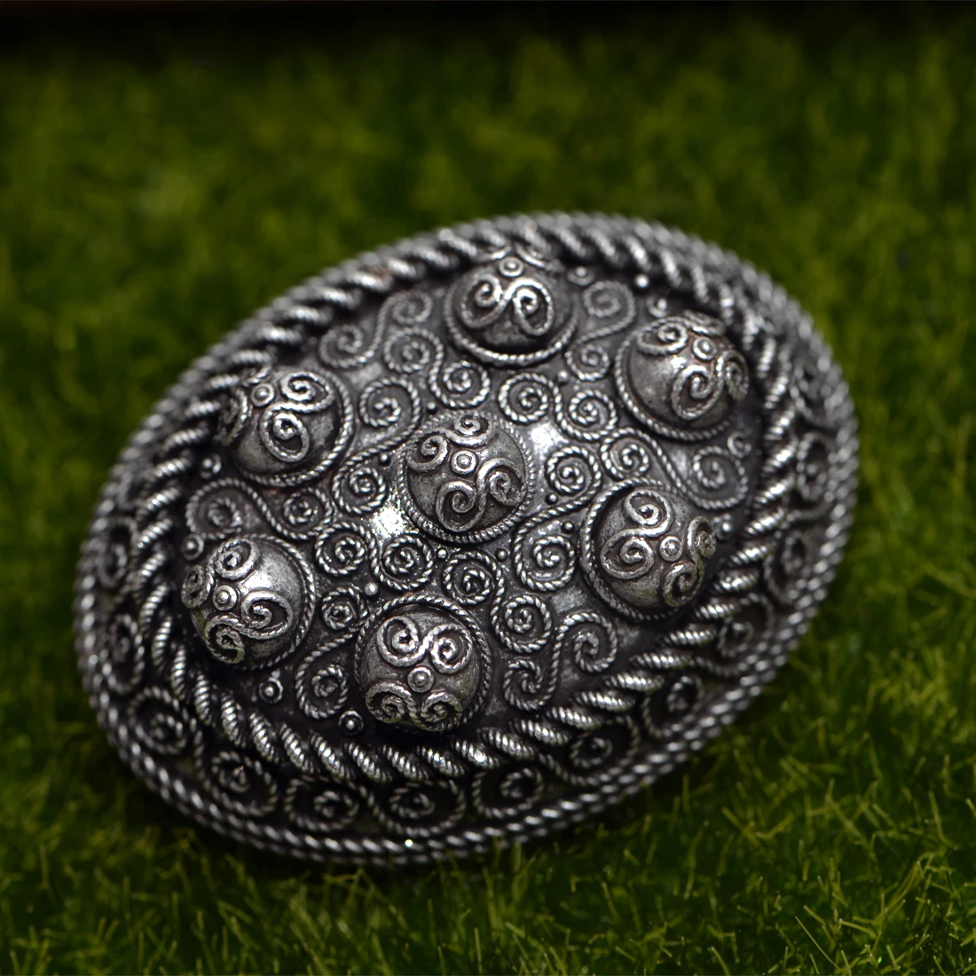 LANGHONG 1pcs Norse Viking Brooch For Men and Women Retro Sweden Turtle Brooch Jewelry Talisman