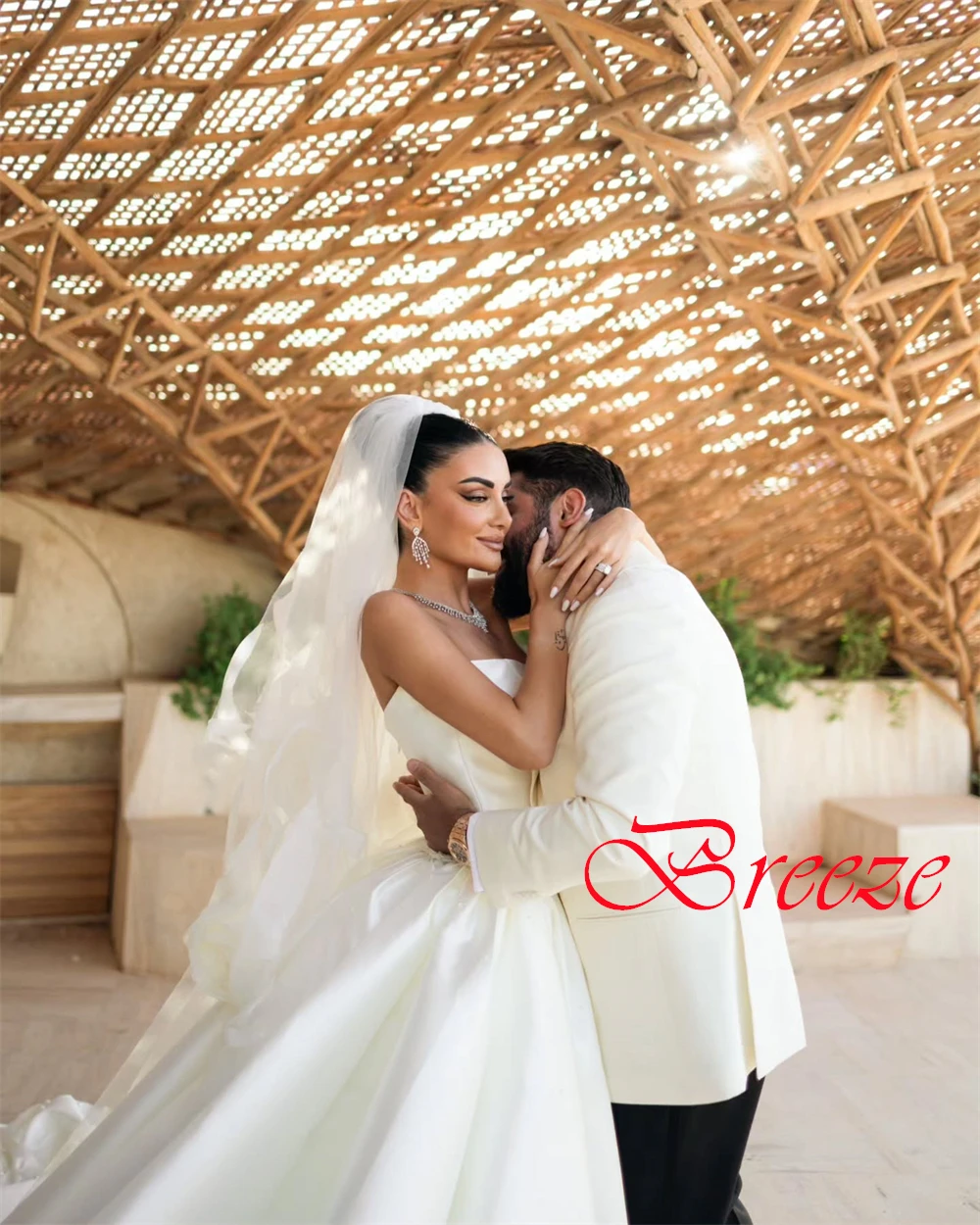 ที่กําหนดเองคุณภาพสูงสีขาวซาตินชุดแต่งงานอารมณ์ Strapless Ruched ชุดเจ้าสาวไข่มุกเปิดกลับชุดนางเงือก